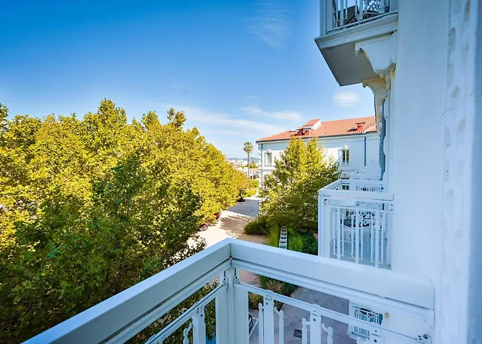 Grand Hotel Des Sablettes Plage, Curio Collection By Hilton
